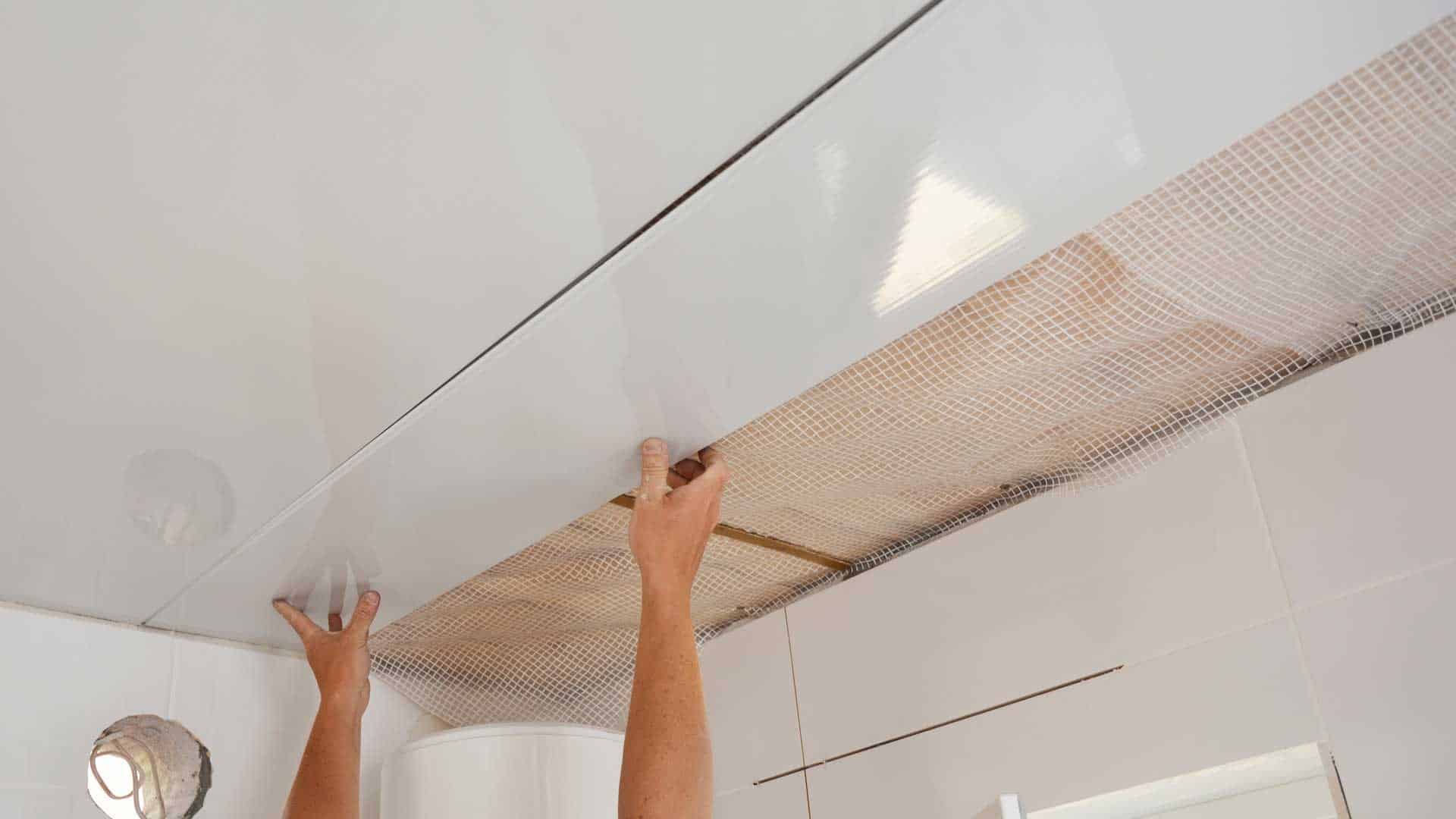 Comment installer la dernière lame de plafond en PVC ?