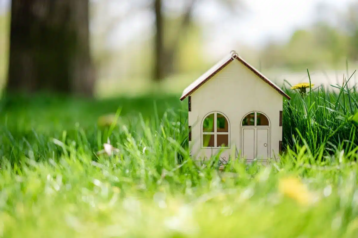 Construire une maison écologique : les matériaux respectueux de l’environnement à privilégier