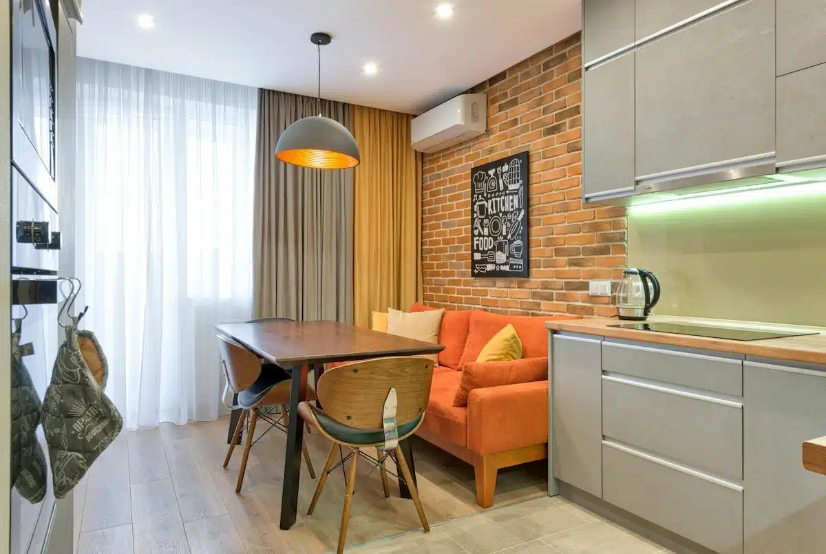 Optimiser l’espace dans un petit appartement : astuces et conseils efficaces