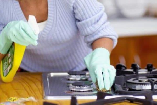 Comment enlever la graisse dans la cuisine ?