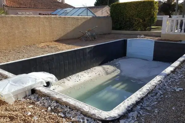 Quel prix pour une piscine Desjoyaux ?