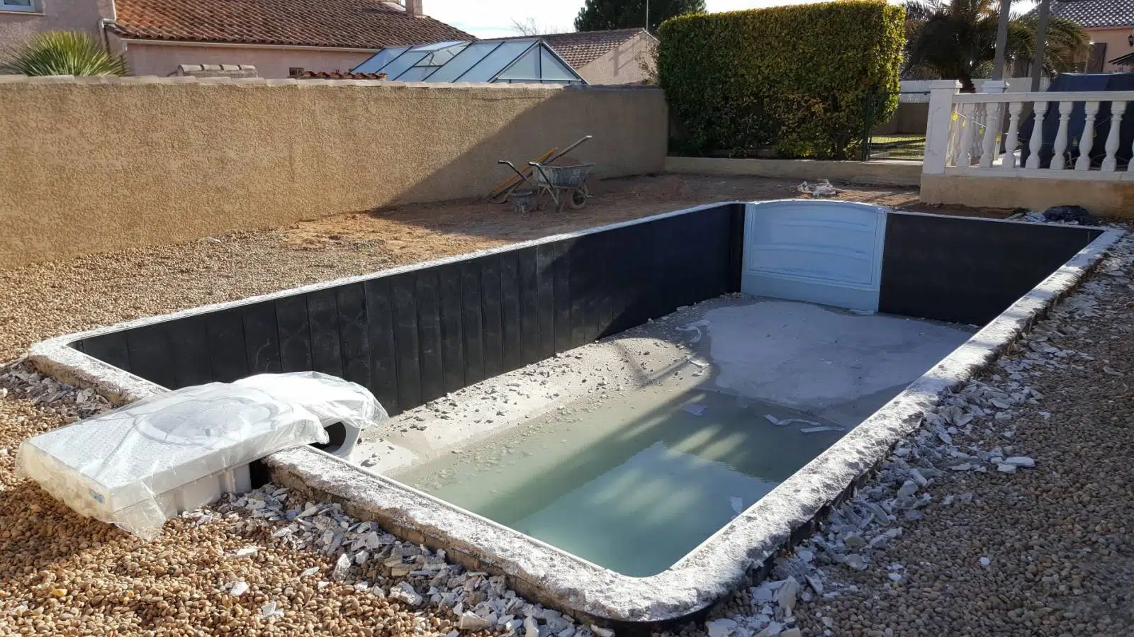 Quel prix pour une piscine Desjoyaux ?