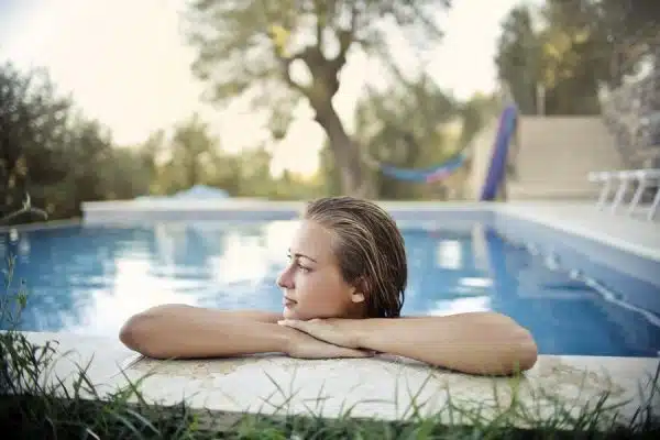 Comment chauffer sa piscine sans faire flamber son portefeuille