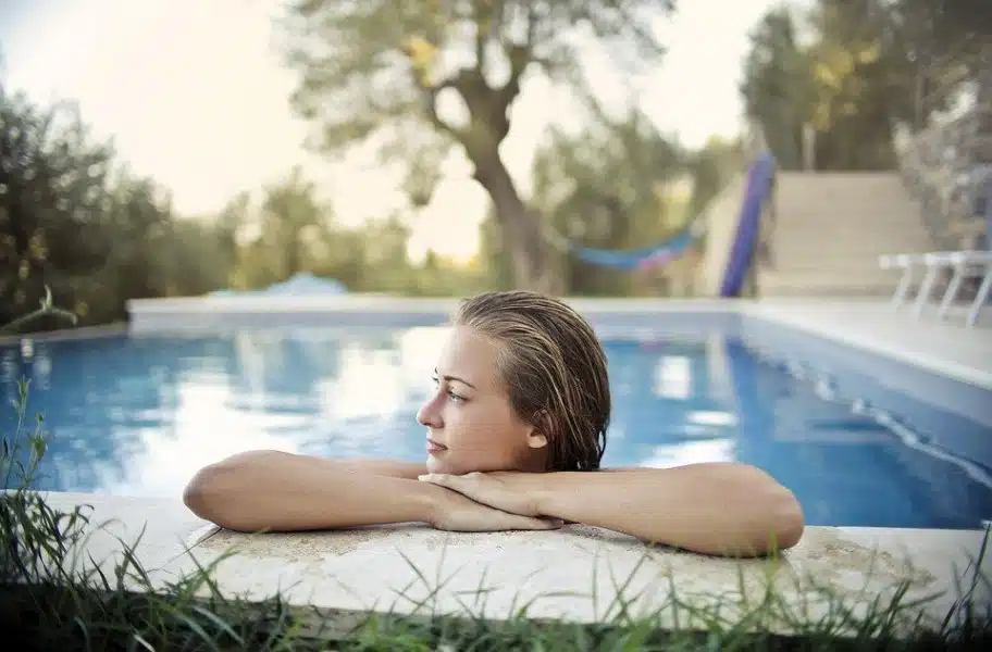 Comment chauffer sa piscine sans faire flamber son portefeuille