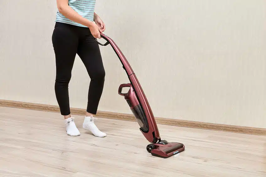 Comment choisir un aspirateur balai au bon rapport qualité/prix ?