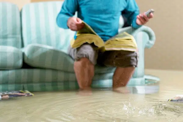 Comment réparer un impact sur une baignoire ?