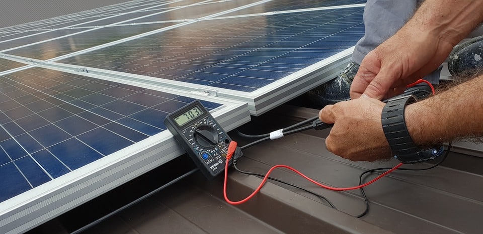 Comment choisir le bon kit panneau solaire et batterie ?