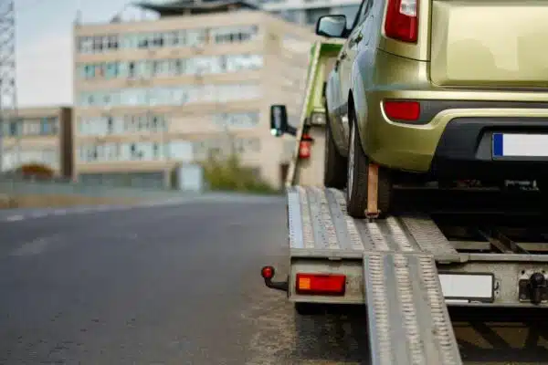 Quelles étapes franchir pour une location de dépanneuse camion plateau ?