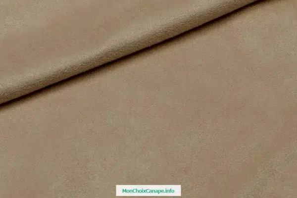 Comment nettoyer un canapé en cuir très encrassé ?