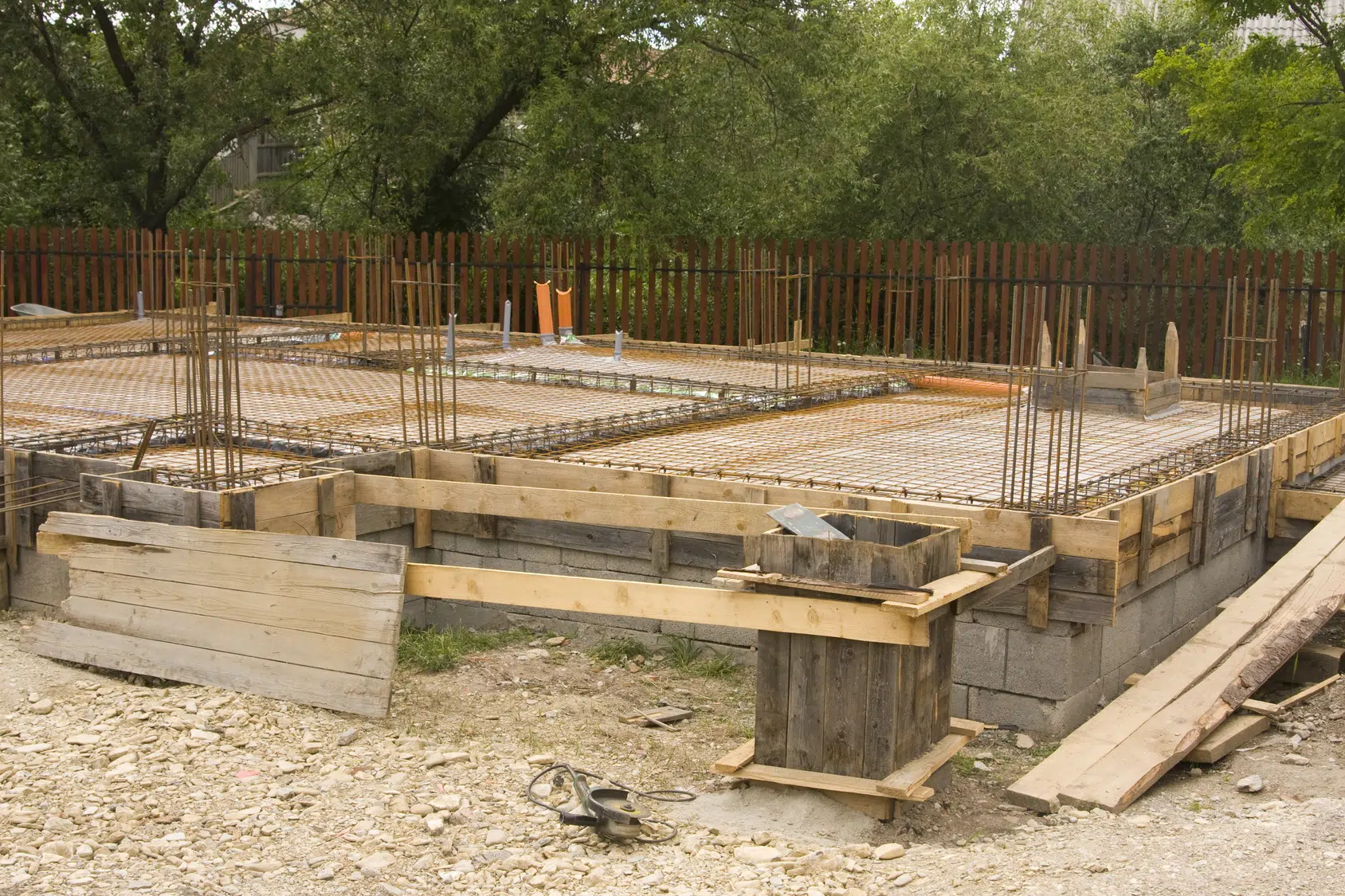 Les fondations d’une terrasse : les étapes à suivre pour y arriver !